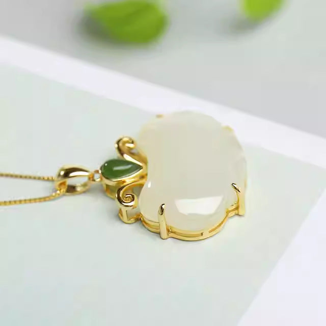 Classic Silver Necklace with Timeless Appeal