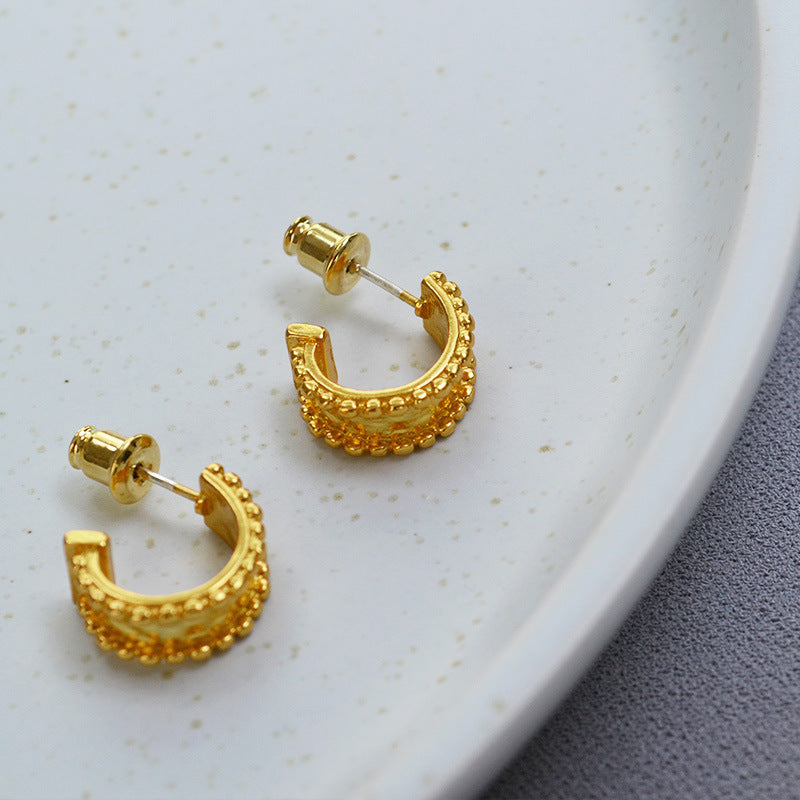 Charming Gold Earring for Any Occasion