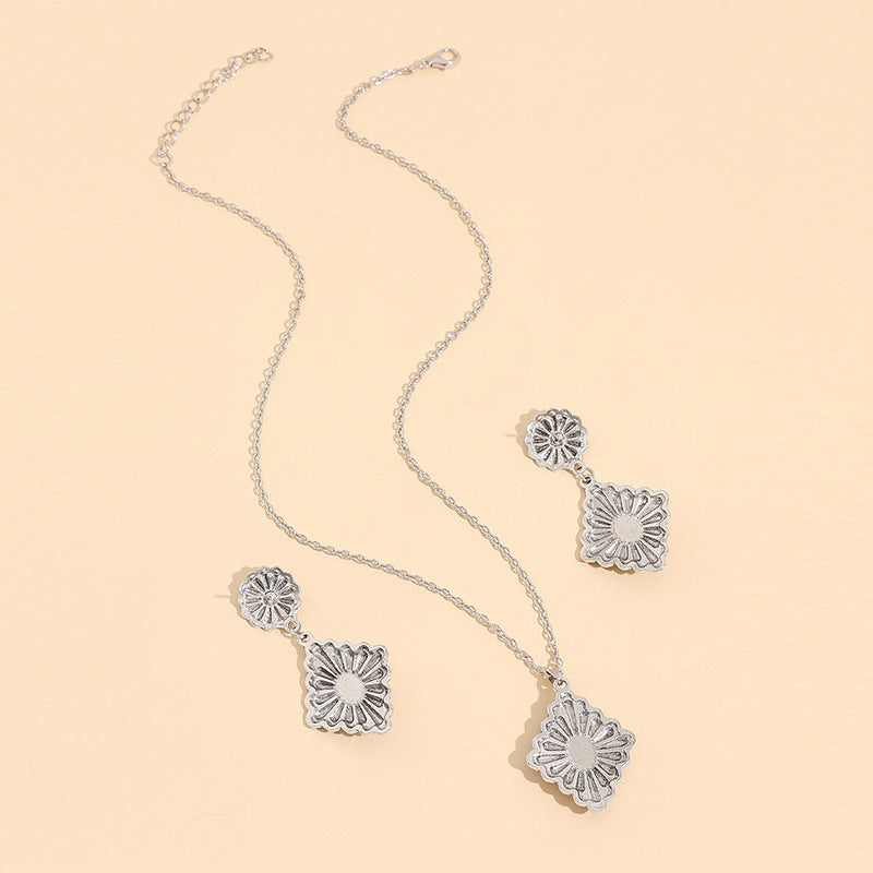 Beautiful Silver Set with Unique Style