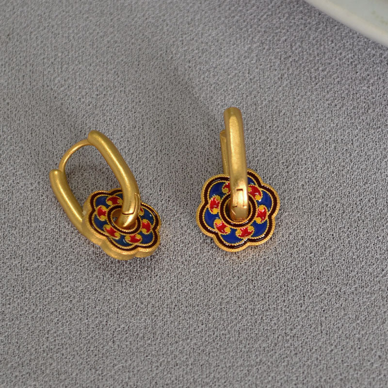 Beautiful Gold Earring with Unique Style