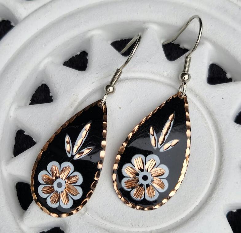 Romantic Gold Earring for Special Moments