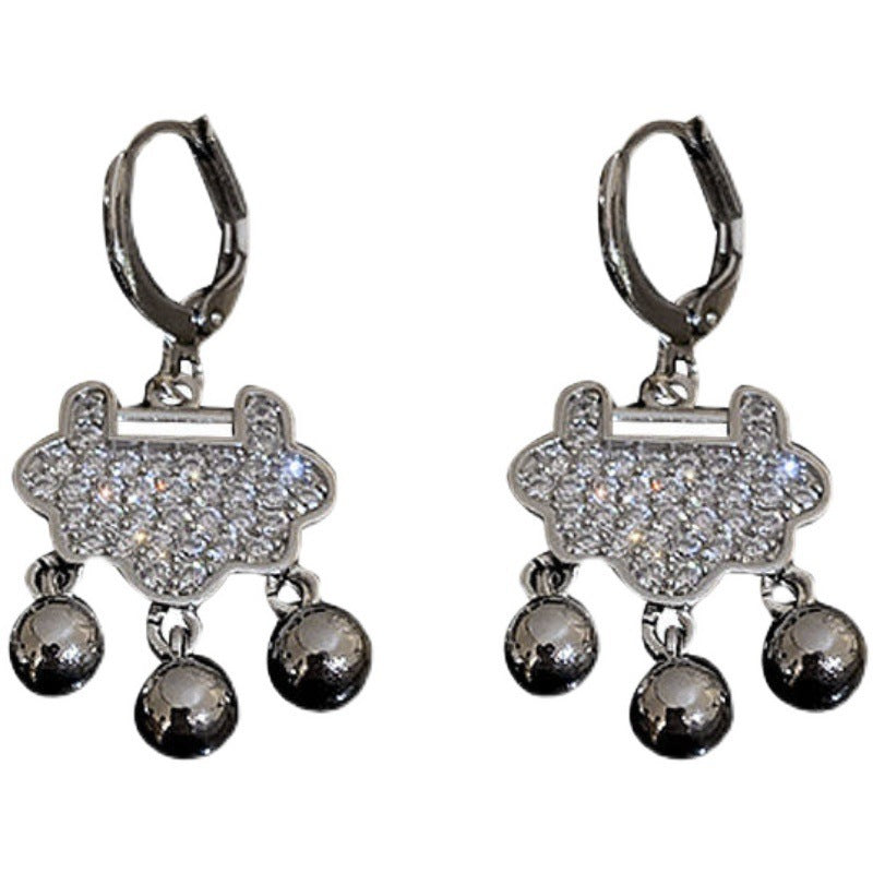 Charming Earring for Any Occasion