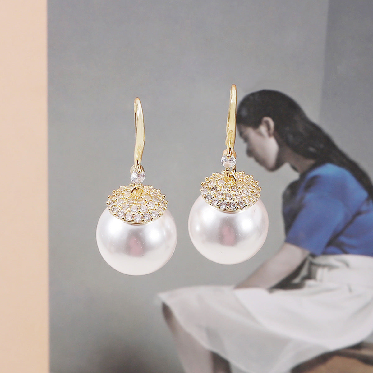Classic Pearl Piece with Timeless Appeal