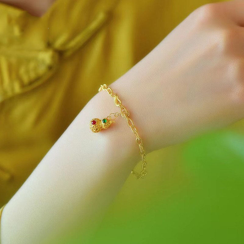 Romantic Gold Bracelet for Special Moments