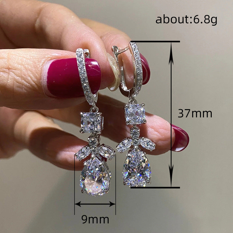 Charming Earring for Any Occasion