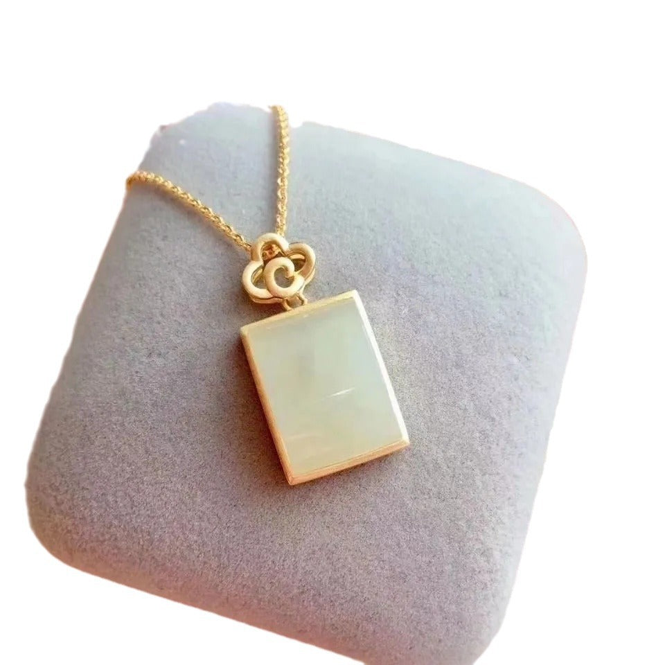 Classic Silver Necklace with Timeless Appeal