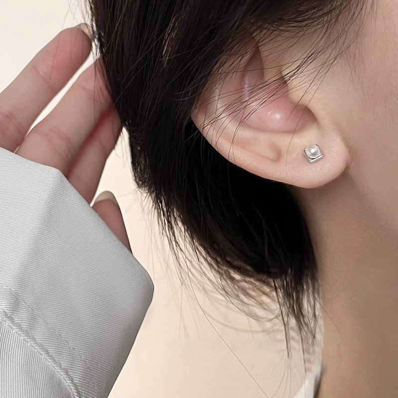 Classic Pearl Earring with Timeless Appeal