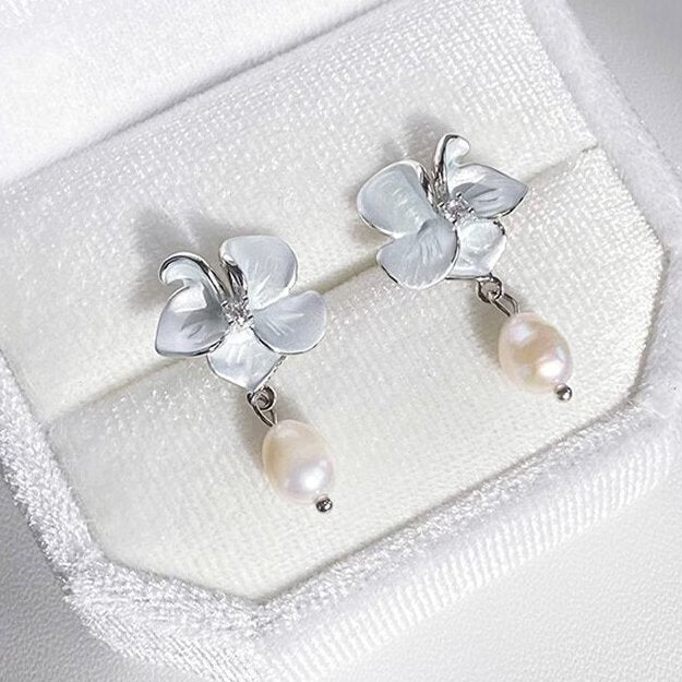 Classic Pearl Earring with Timeless Appeal