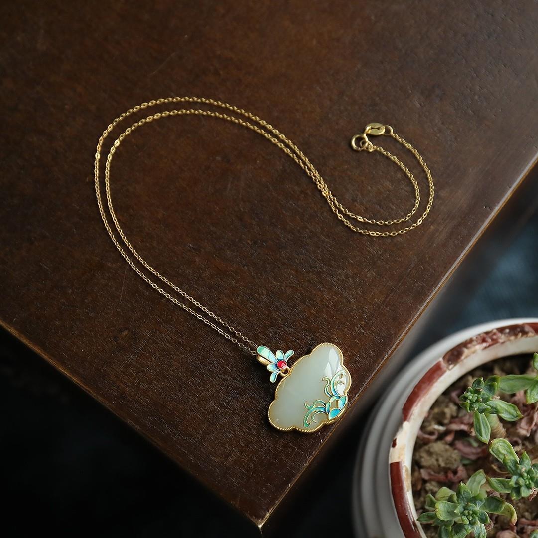 Stunning Gold Necklace for Daily Wear