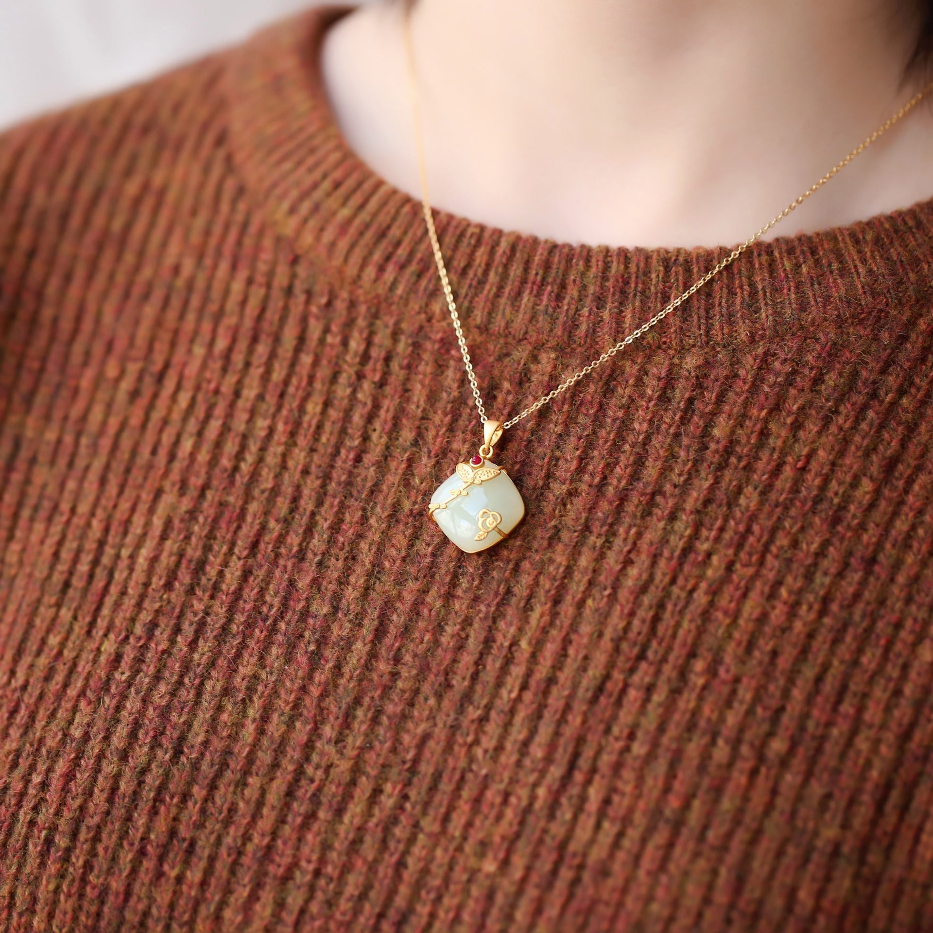 Stunning Gold Necklace for Daily Wear