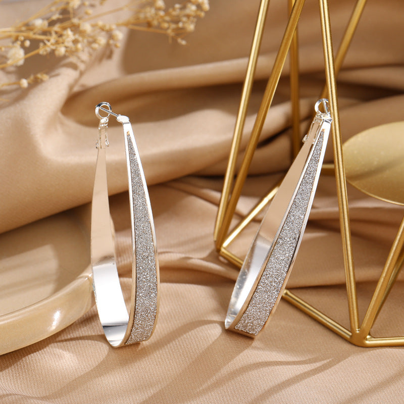 Romantic Silver Earring for Special Moments
