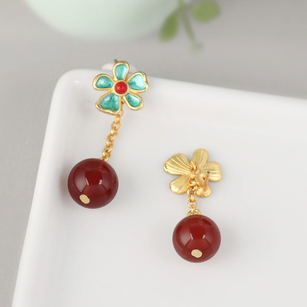 Charming Gold Earring for Any Occasion