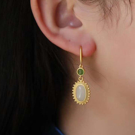 Classic Gold Earring with Timeless Appeal