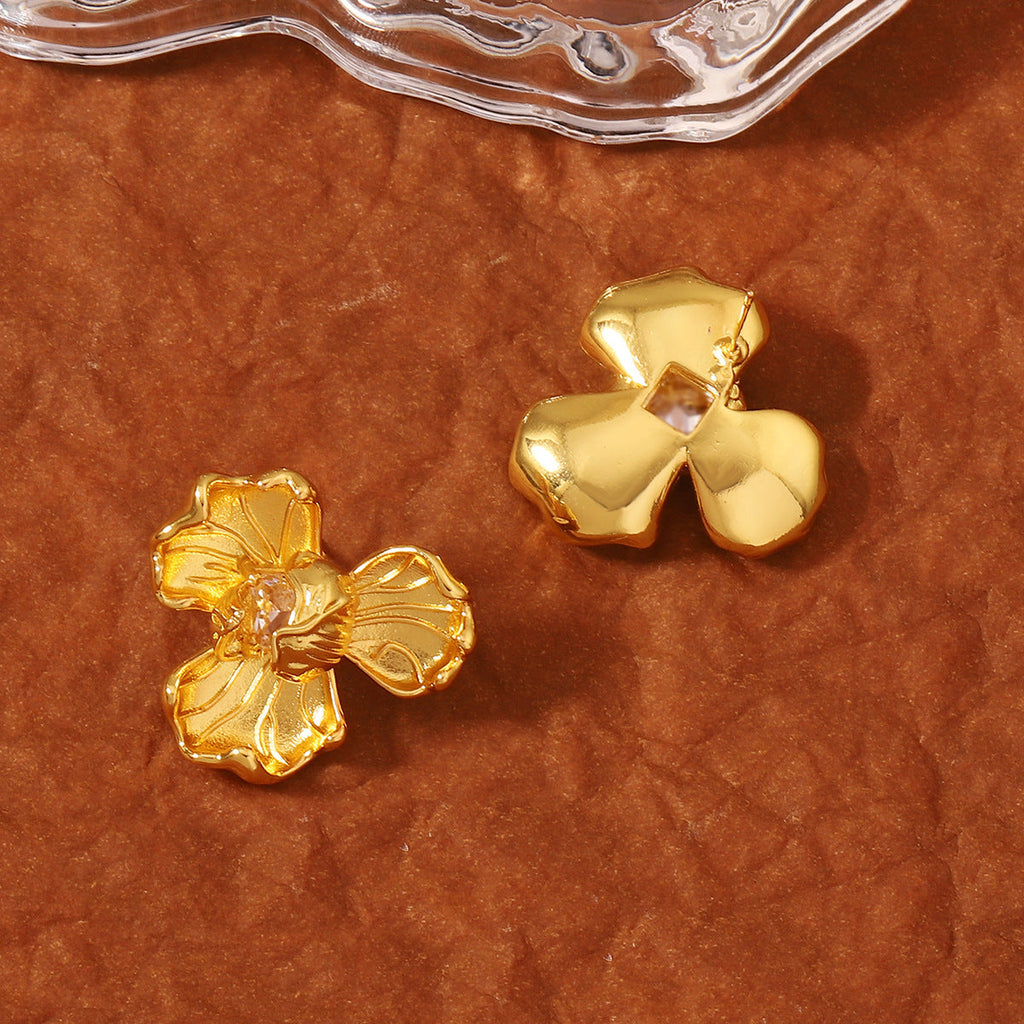 Classic Gold Earring with Timeless Appeal