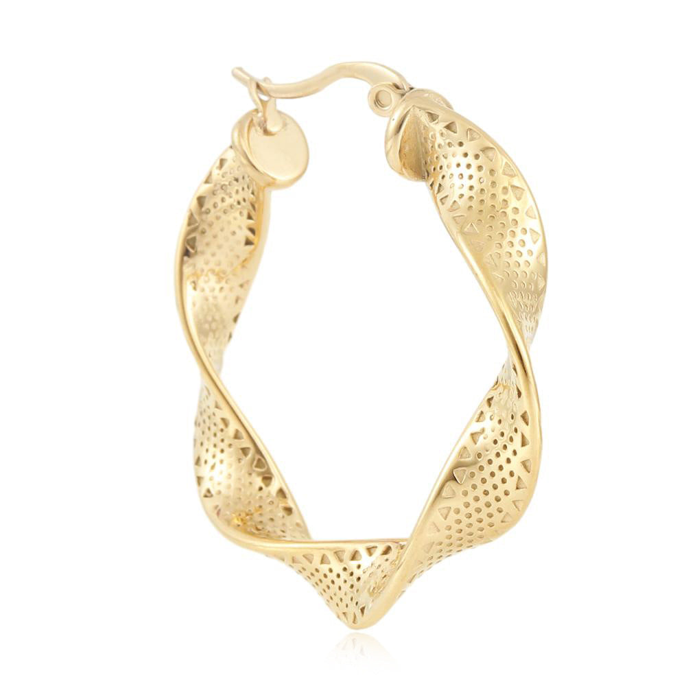 Charming Gold Earring for Any Occasion