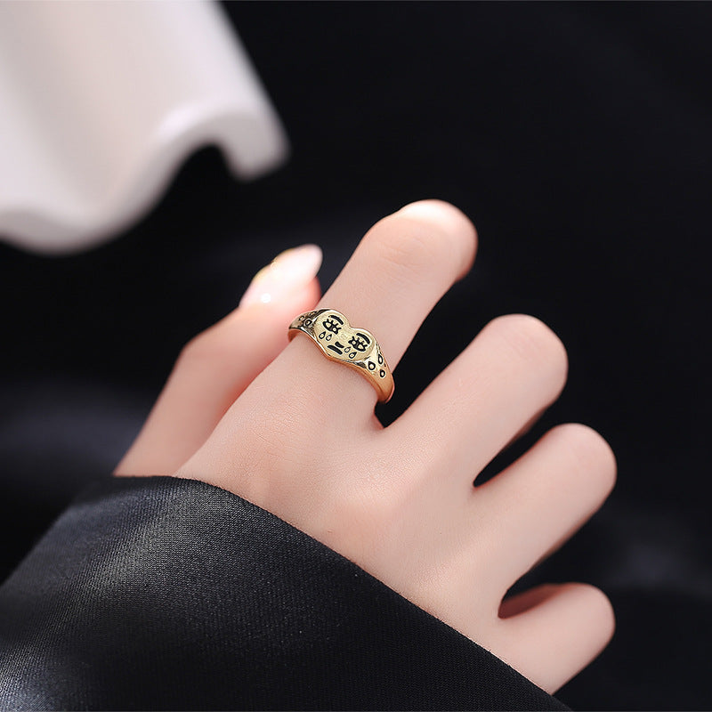 Classic Silver Ring with Timeless Appeal