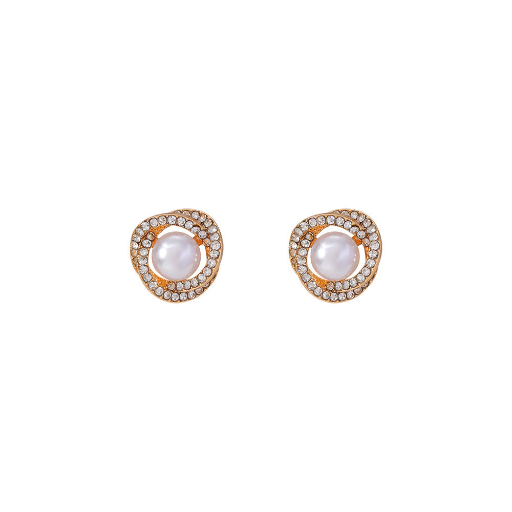 Romantic Pearl Earring for Special Moments