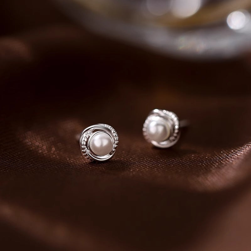 Romantic Pearl Earring for Special Moments