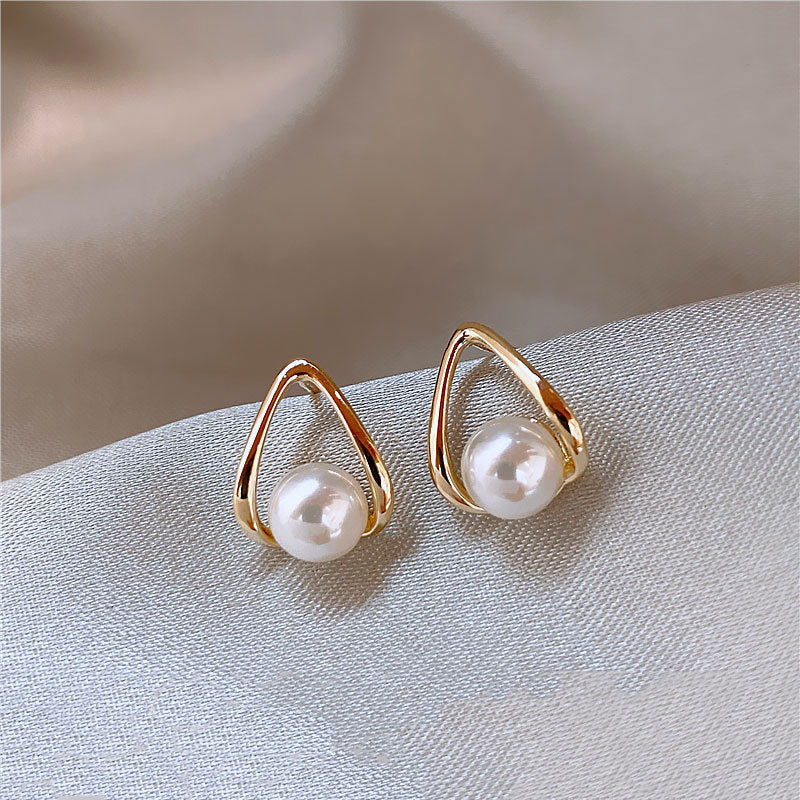 Beautiful Pearl Earring with Unique Style