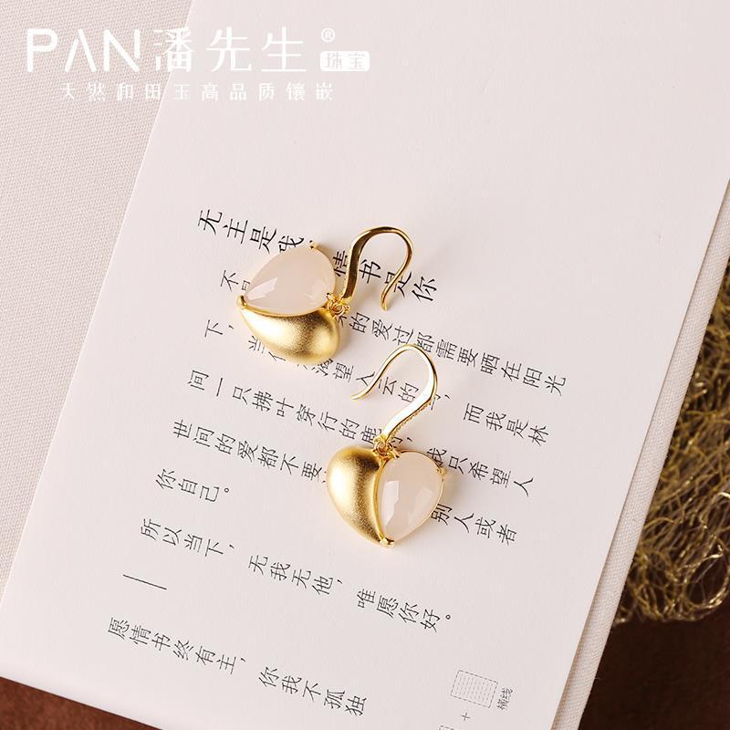 Classic Gold Earring with Timeless Appeal