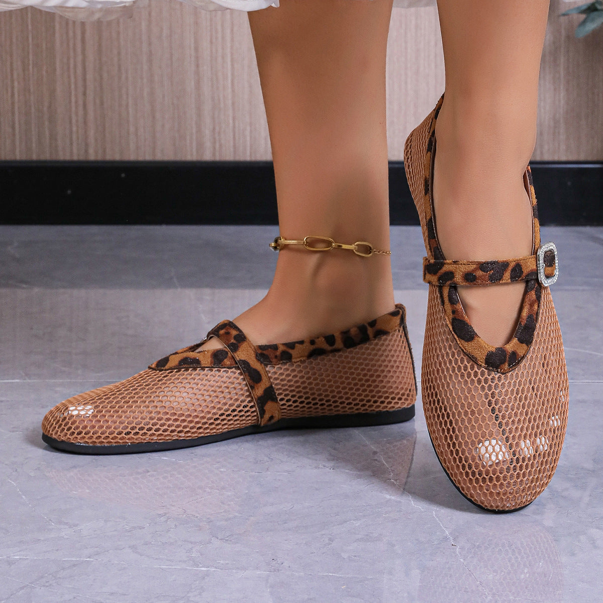 Graceful Orthopedic Sandals for Modern Look