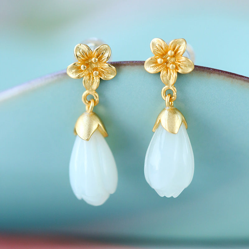 Classic Gold Earring with Timeless Appeal
