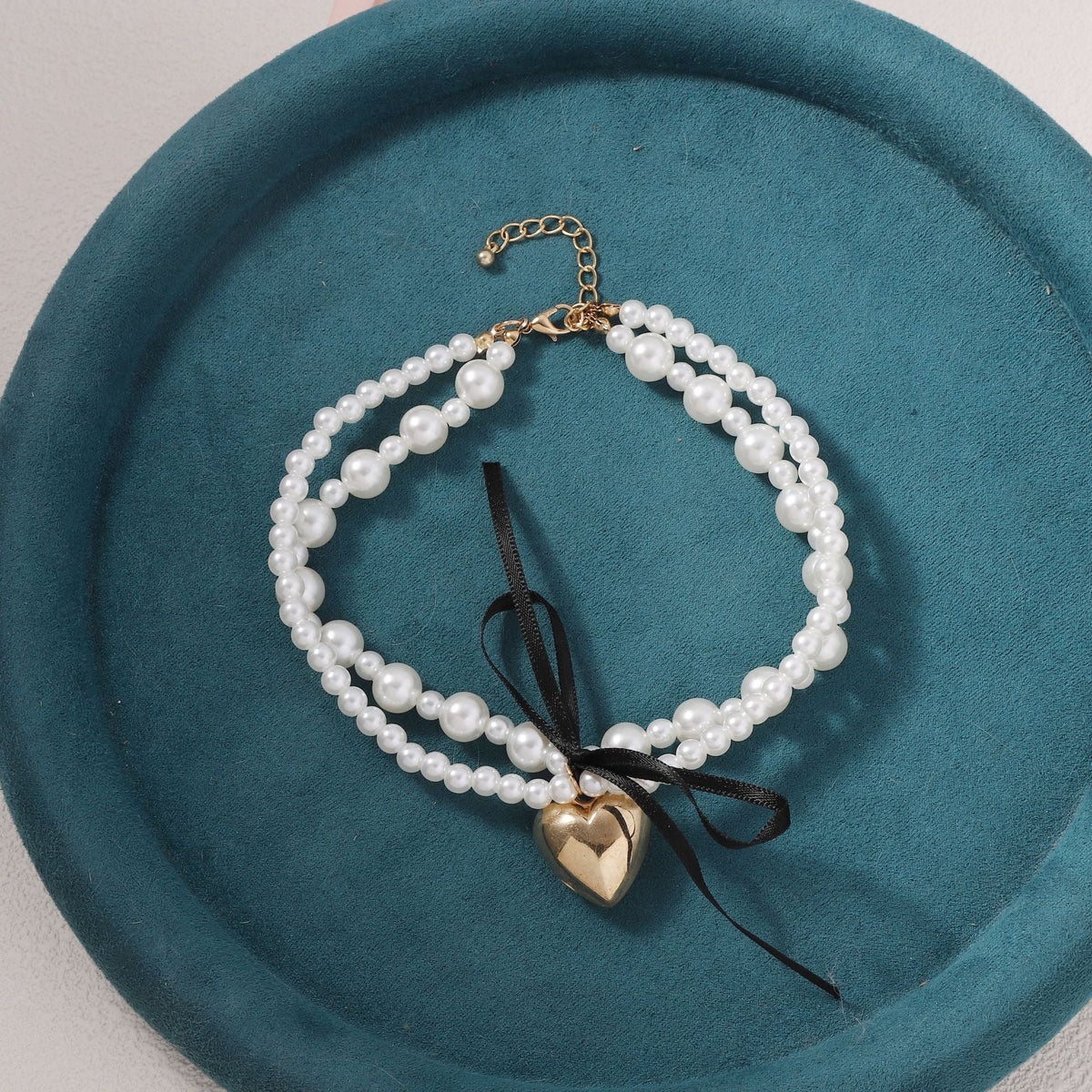Classic Pearl Necklace with Timeless Appeal