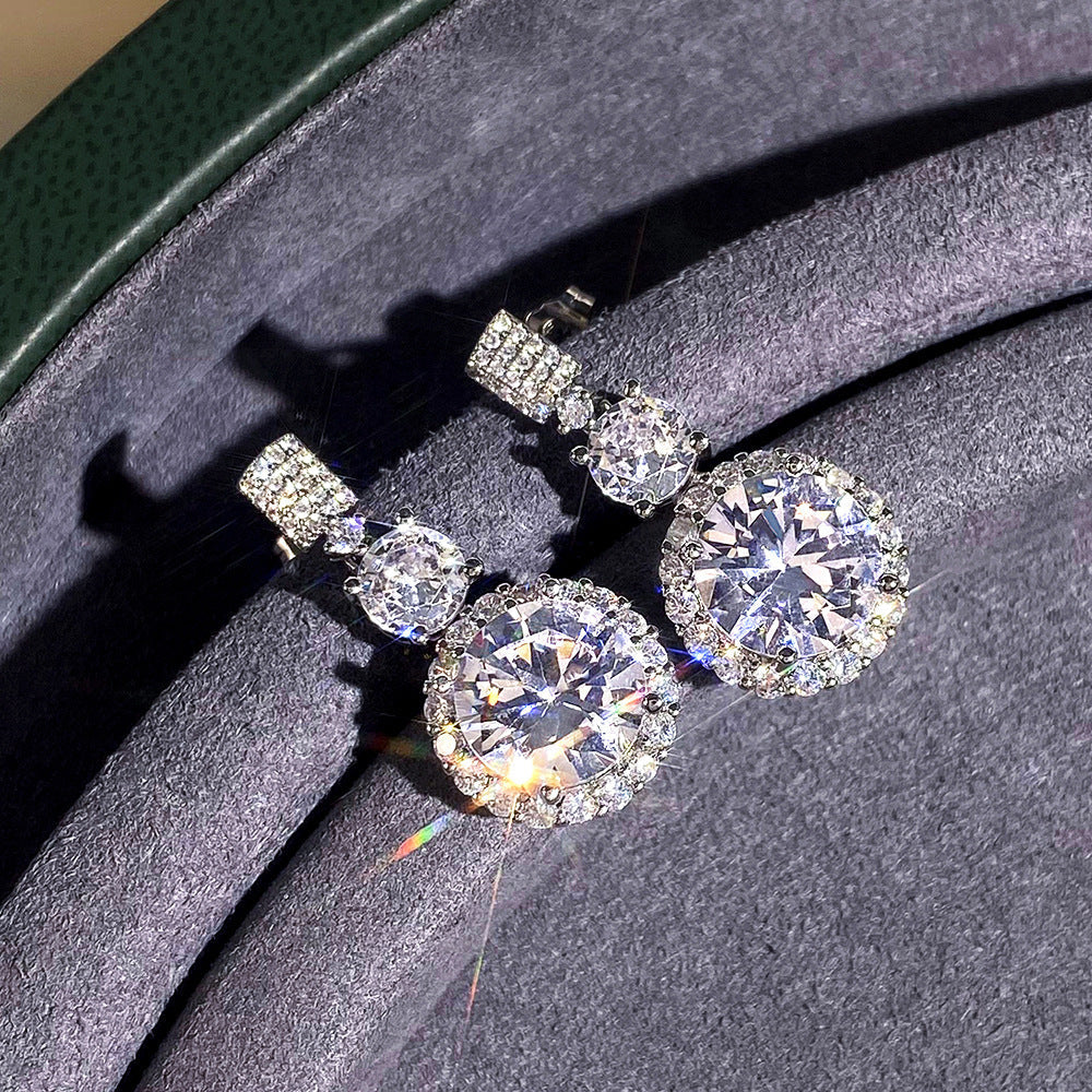 Charming Earring for Any Occasion