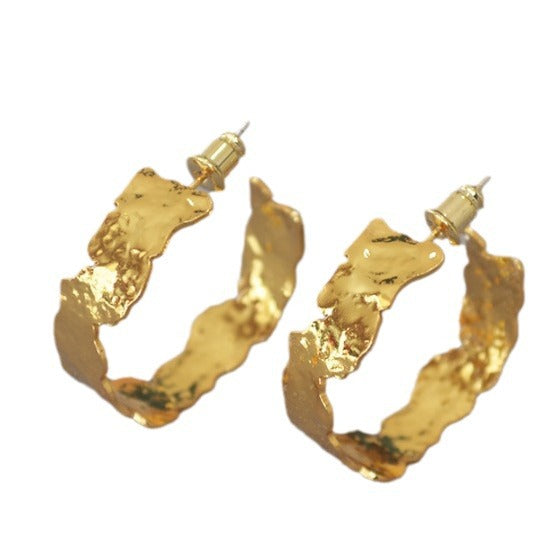 Classic Gold Earring with Timeless Appeal