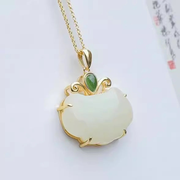 Classic Silver Necklace with Timeless Appeal