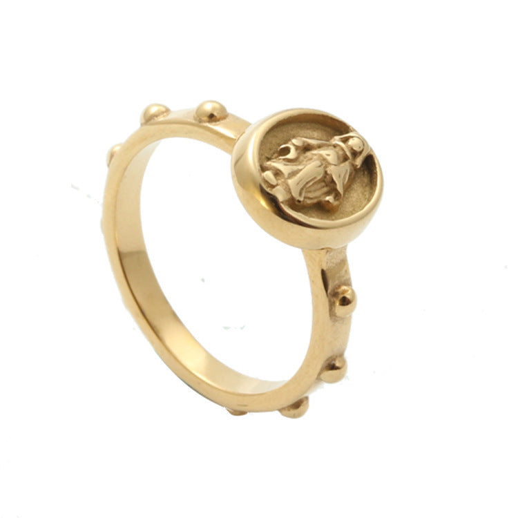 Classic Gold Ring with Timeless Appeal