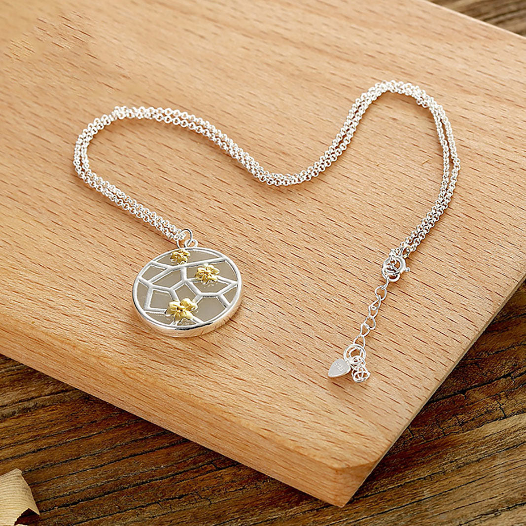 Classic Silver Necklace with Timeless Appeal