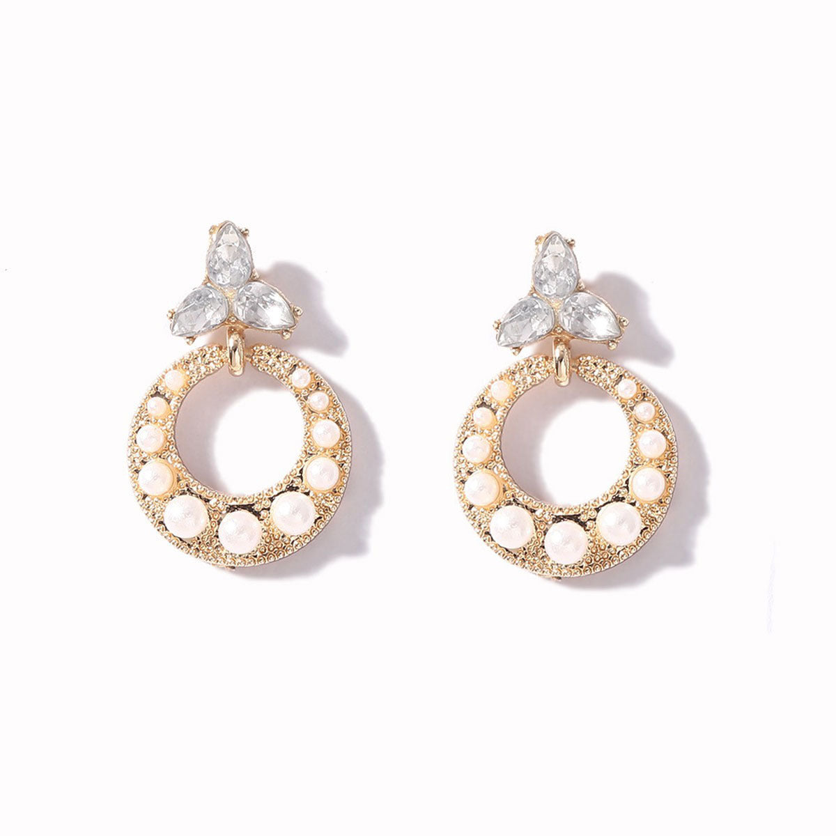 Classic Gold Earring with Timeless Appeal