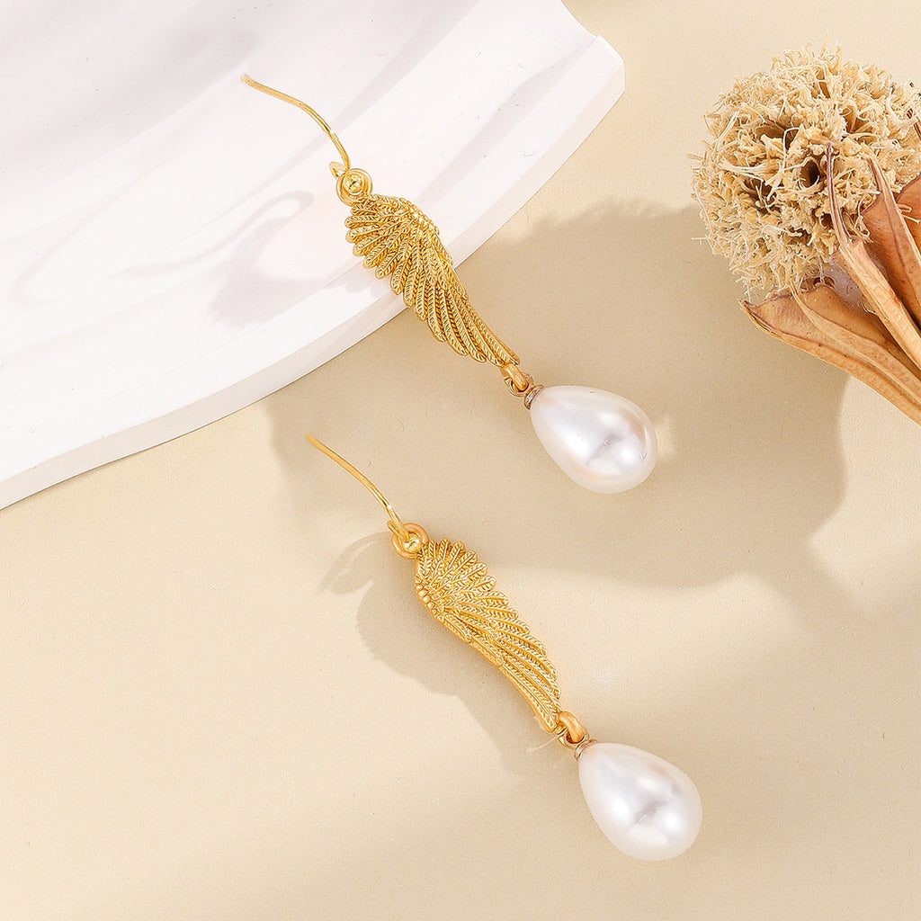 Charming Gold Earring for Any Occasion
