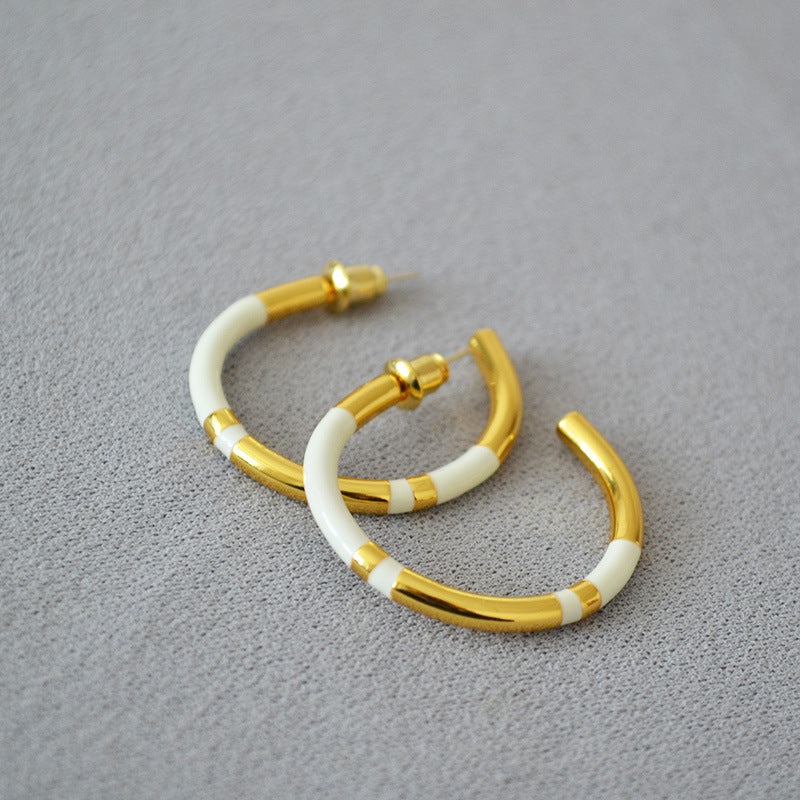 Beautiful Gold Earring with Unique Style