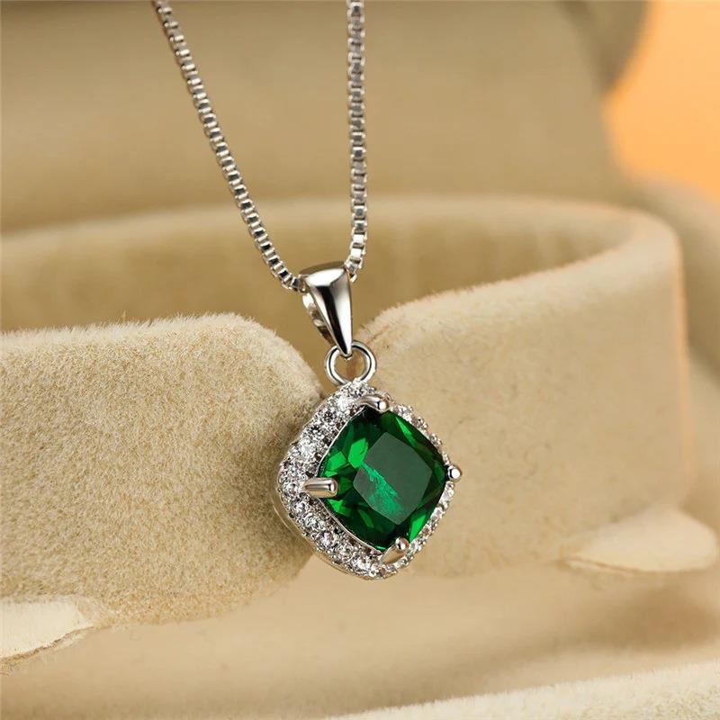 Classic Chain with Timeless Appeal