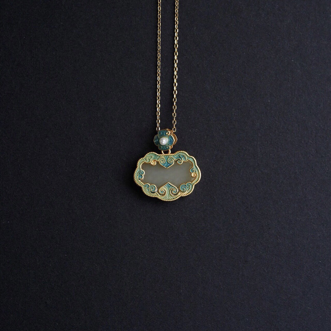 Beautiful Gold Pendant with Unique Style