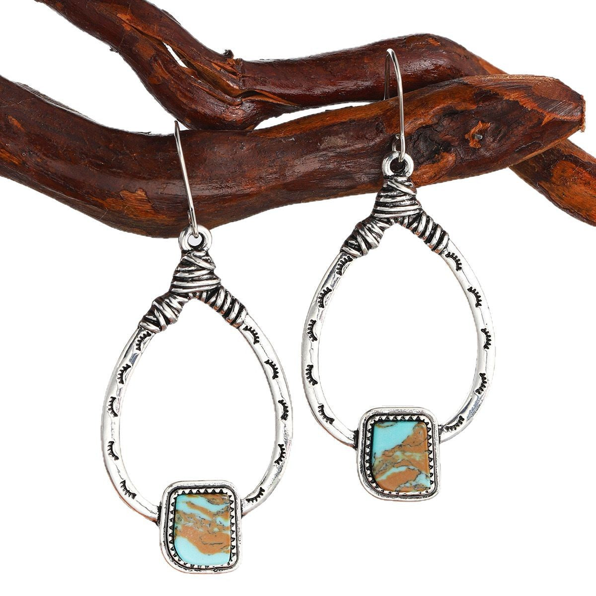 Charming Earring for Any Occasion