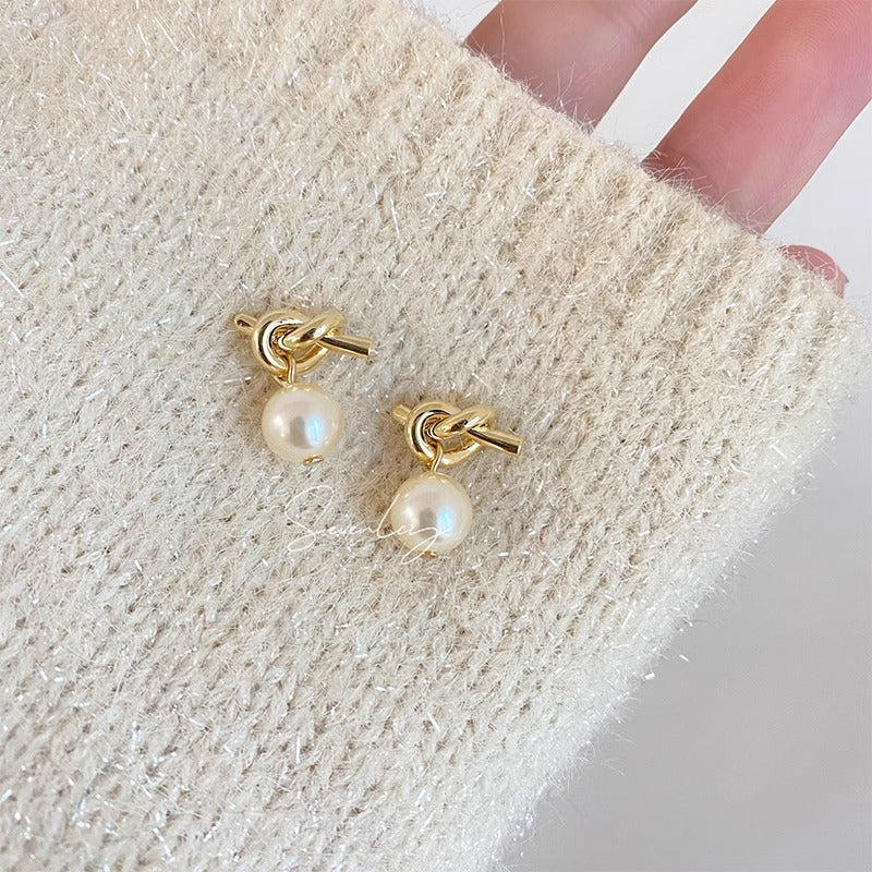 Charming Pearl Earring for Any Occasion