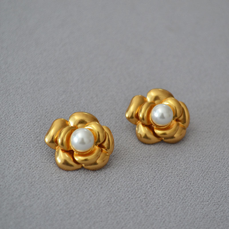 Elegant Gold Earring for Every Occasion
