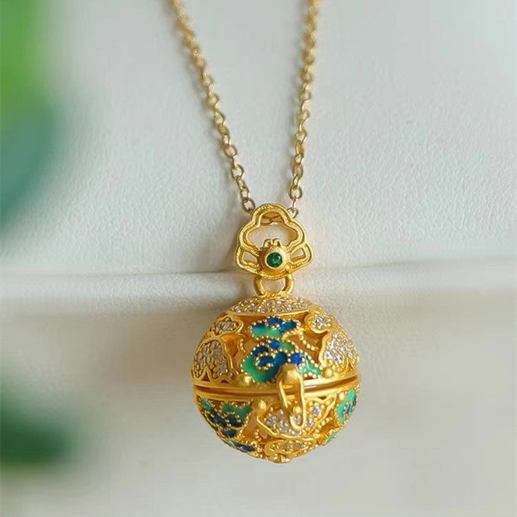 Beautiful Gold Pendant with Unique Style