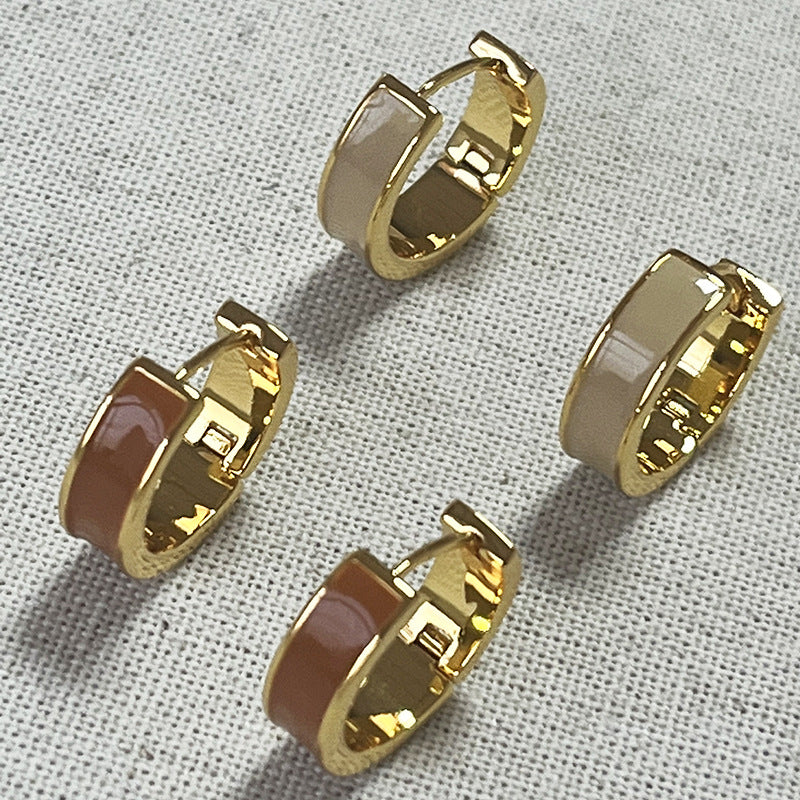 Classic Gold Earring with Timeless Appeal