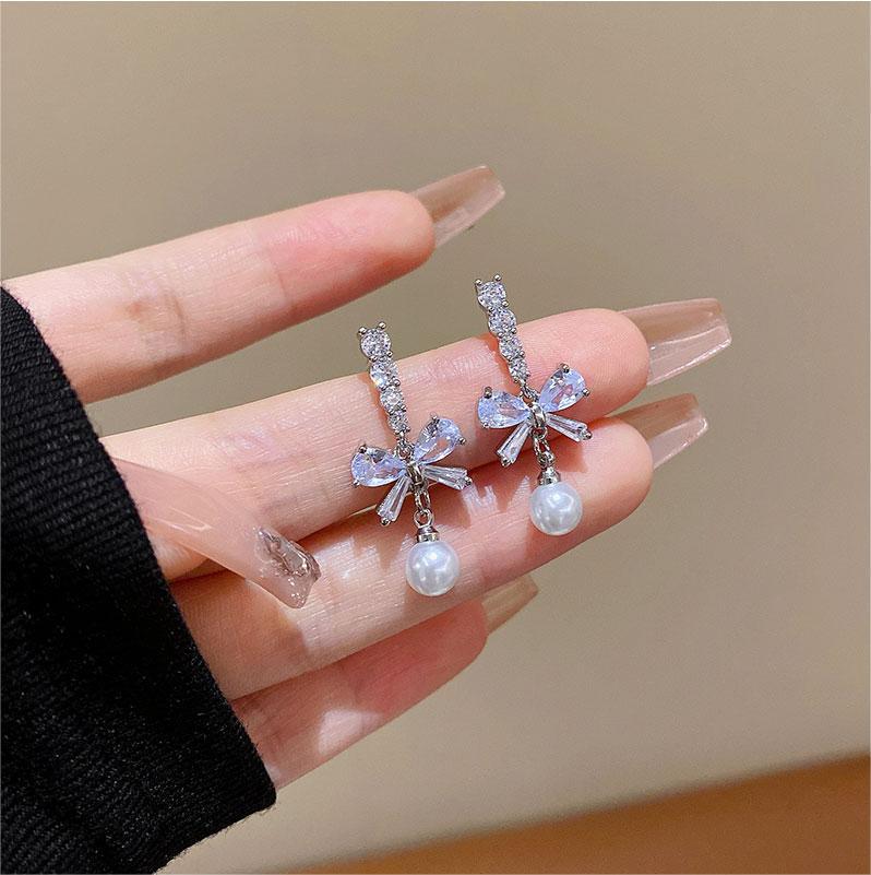 Charming Pearl Earring for Any Occasion