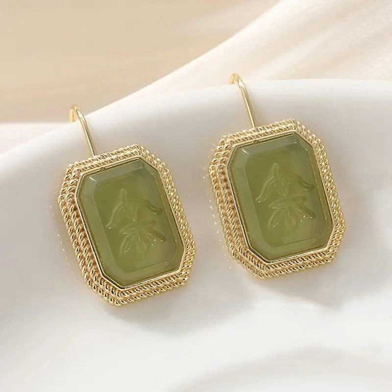 Charming Piece for Any Occasion