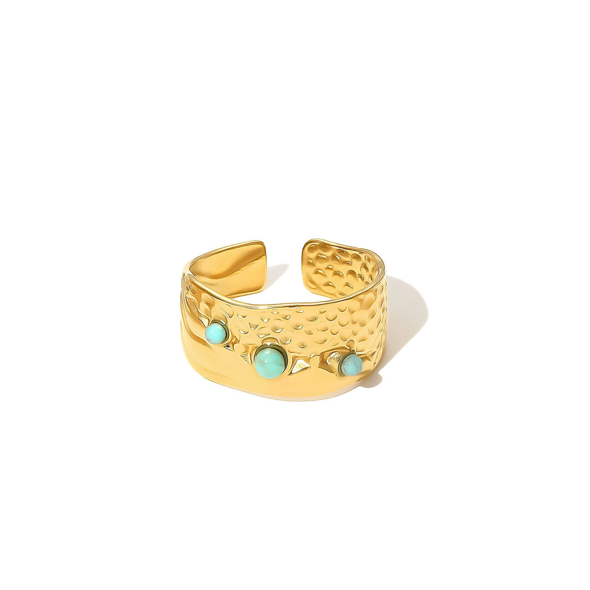 Classic Gold Ring with Timeless Appeal