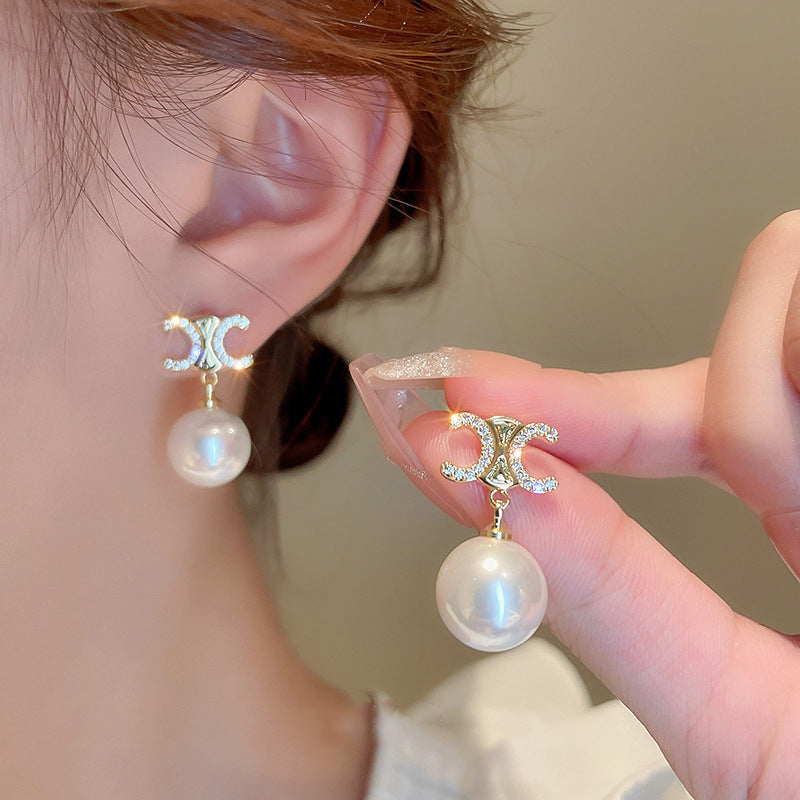 Romantic Pearl Earring for Special Moments