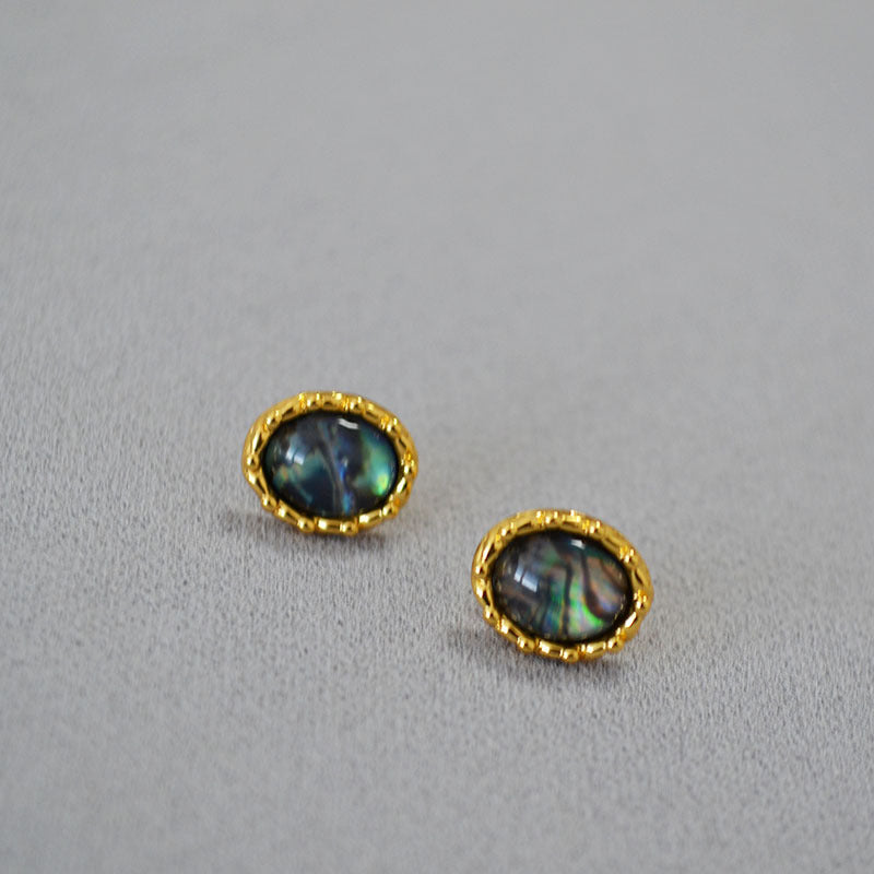 Romantic Gold Earring for Special Moments