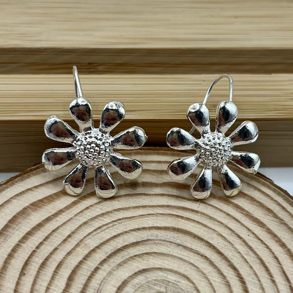 Romantic Silver Earring for Special Moments