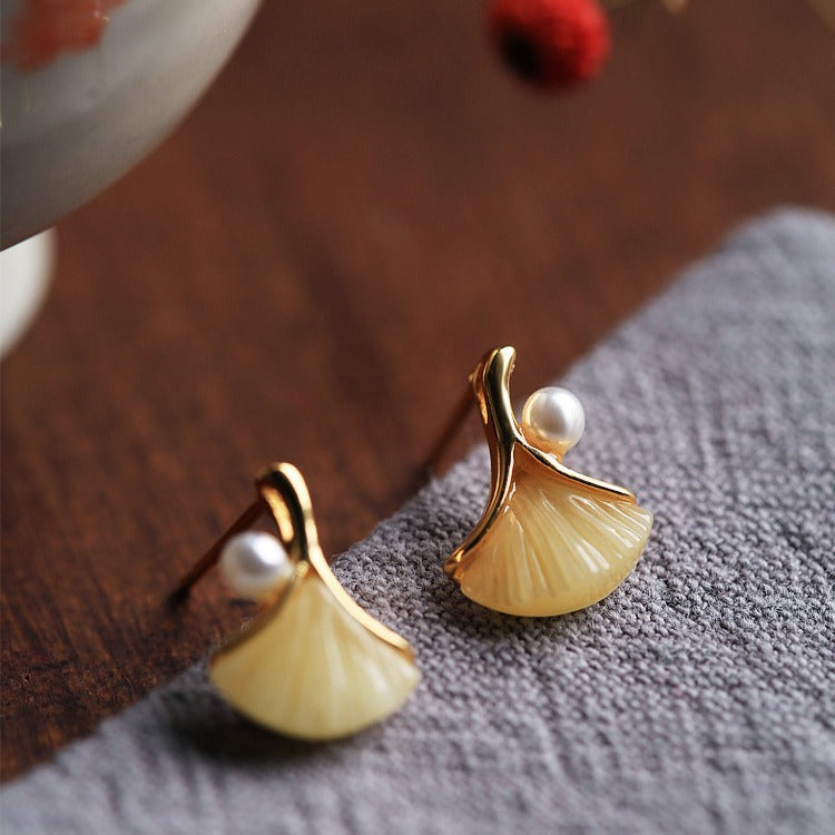 Classic Gold Earring with Timeless Appeal