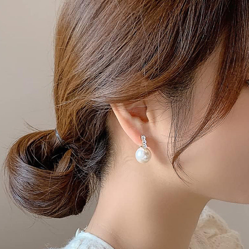 Romantic Pearl Earring for Special Moments